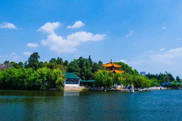 而以“西行夏宫”夺得“第十八届中外避暑旅游目的地排行榜”之“2021中国避暑名城榜”第3名